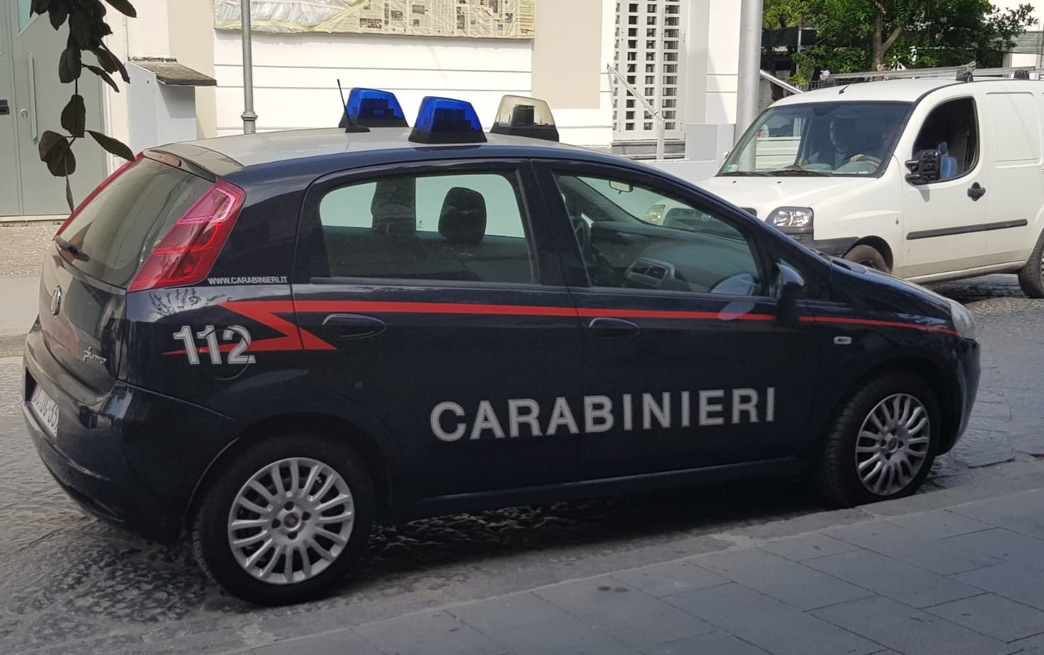 carabinieri sequestrano carrozzeria