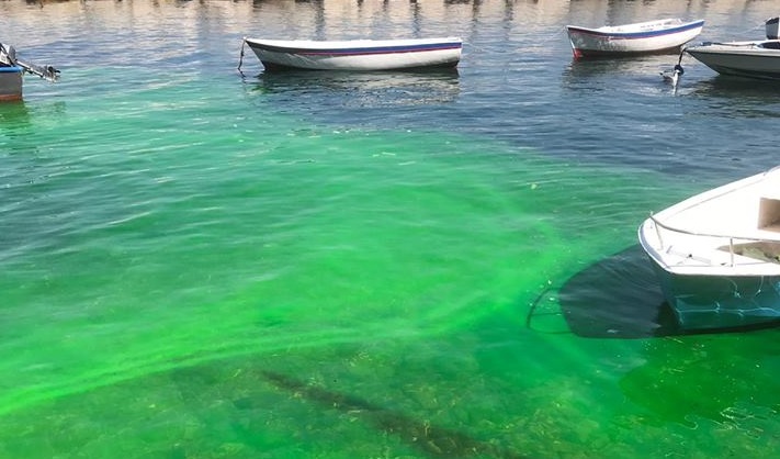 mare verde smeraldo napoli