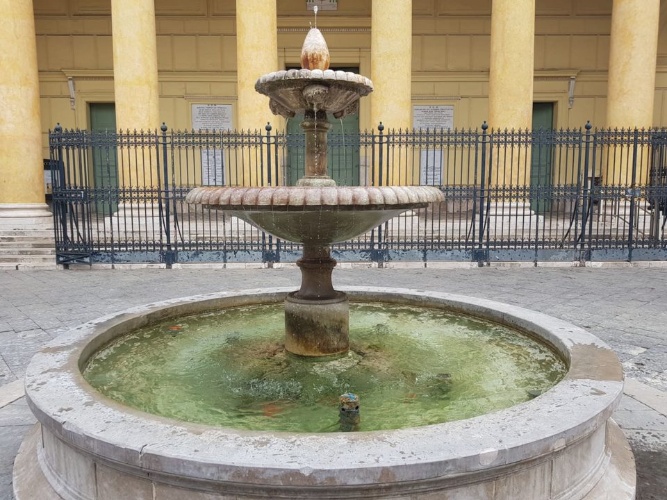 fontana piazza duomo pulita