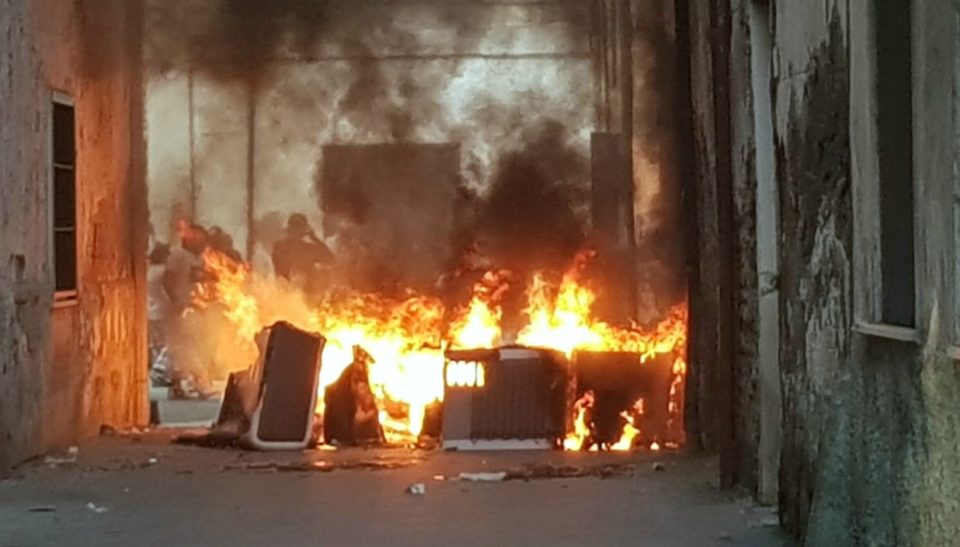 acerra incendio via grazioso rifiuti