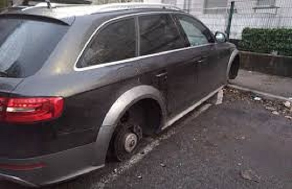 furto ruote acerra